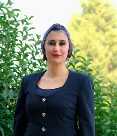 Beyhan Altıntaş, İngilizce Öğretmeni