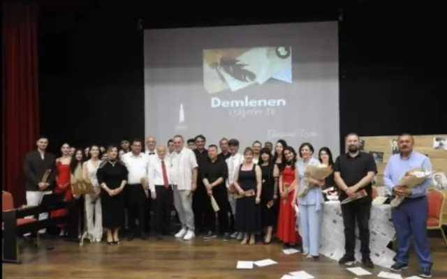 Demlenen Dizeler IV: Şiirin Büyüsünde Bir Akşam