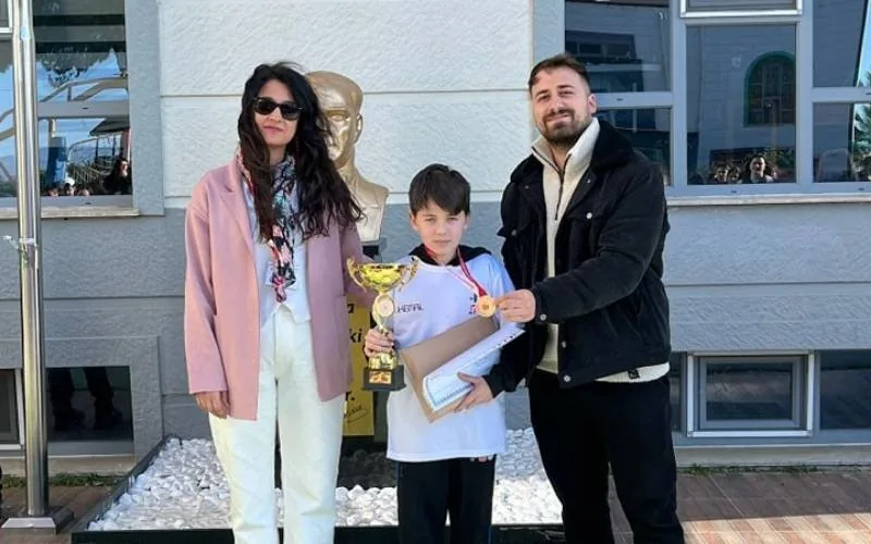 Ege’nin Yıldızı Parlıyor: Halk Oyunlarında Manisa Şampiyonu Okulumuzdan!