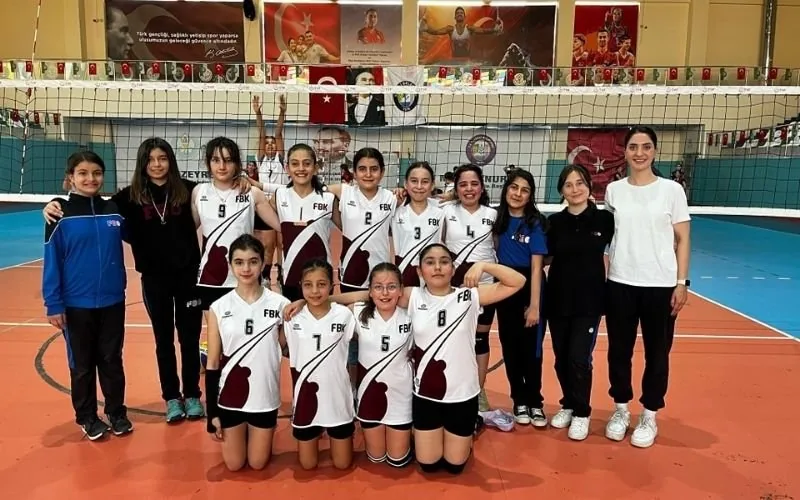 Filede Muhteşem Zafer! Küçük Kız Voleybol Takımımızdan Galibiyet! - fotoğraf 1