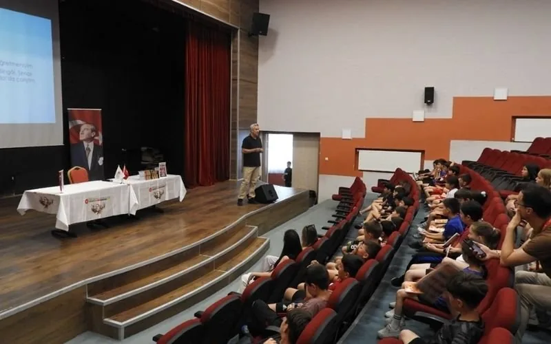 Öğrenci – Yazar Buluşması: Volkan Kaz ile İlham Dolu Bir Gün! - fotoğraf 1